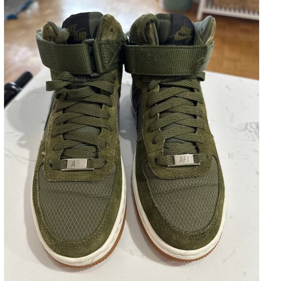 Nike Big Kid's Air Force 1 Ultra Mid 'Rough Green" Size 6Y, EUC - Picture 3 of 7